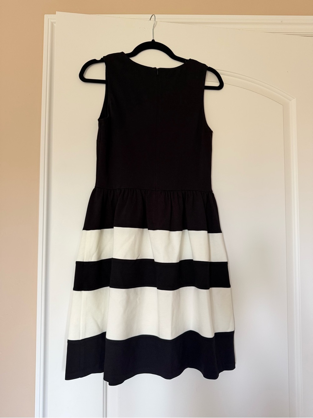 Women’s Black and White Striped Sleeveless Dress